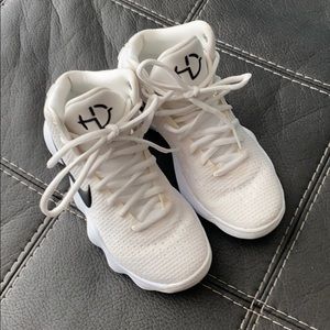 Women’s or Kids Nike KD Basketball shoe - size 5